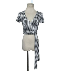 Forever 21 black white houndstooth short sleeves crop top size S